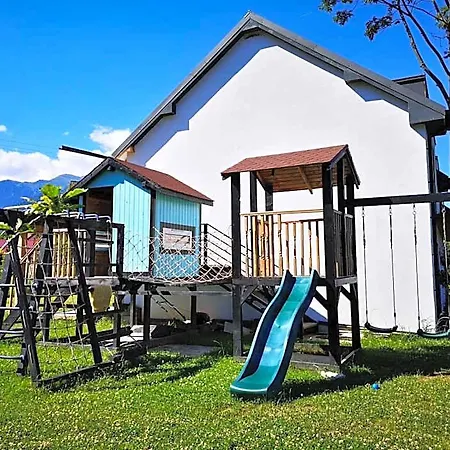 Отель Cedar Crest 3*