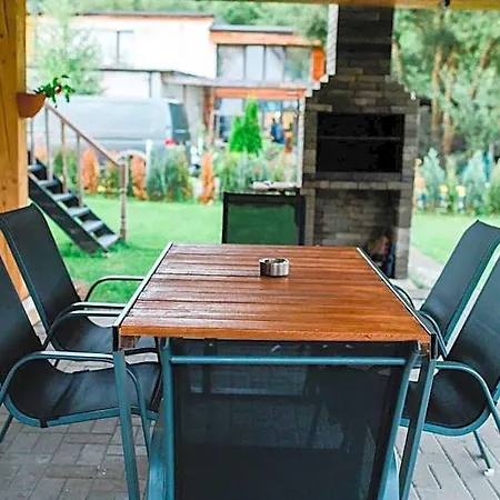 Отель Cedar Crest 3*